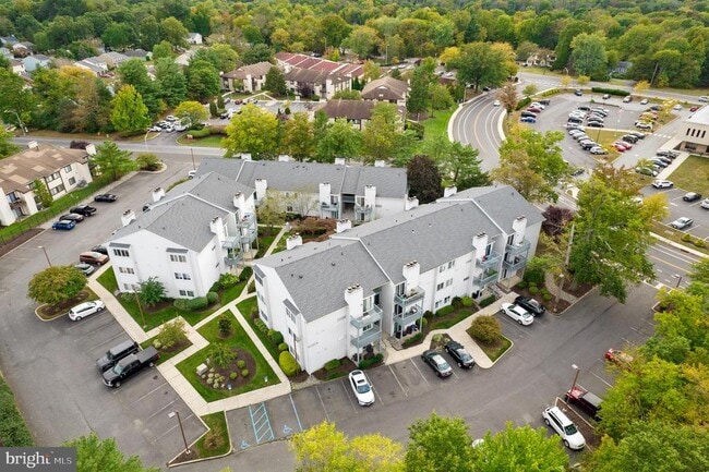 Building Photo - 2037 Lucas Ln