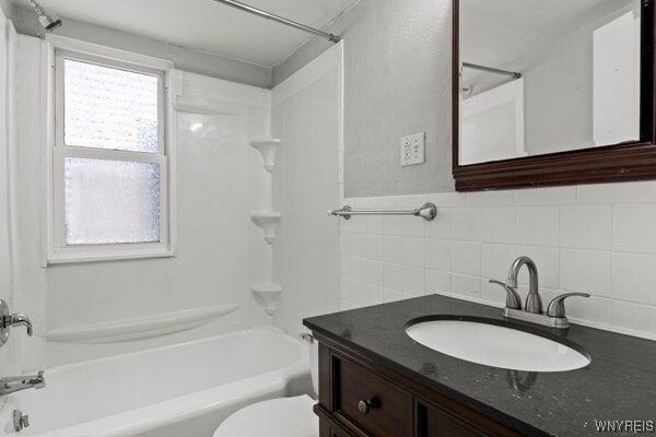 Building Photo - 255 Saranac Ave