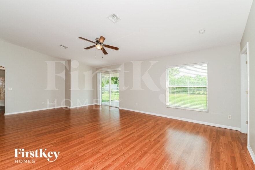 Building Photo - 3737 SW 1st Pl