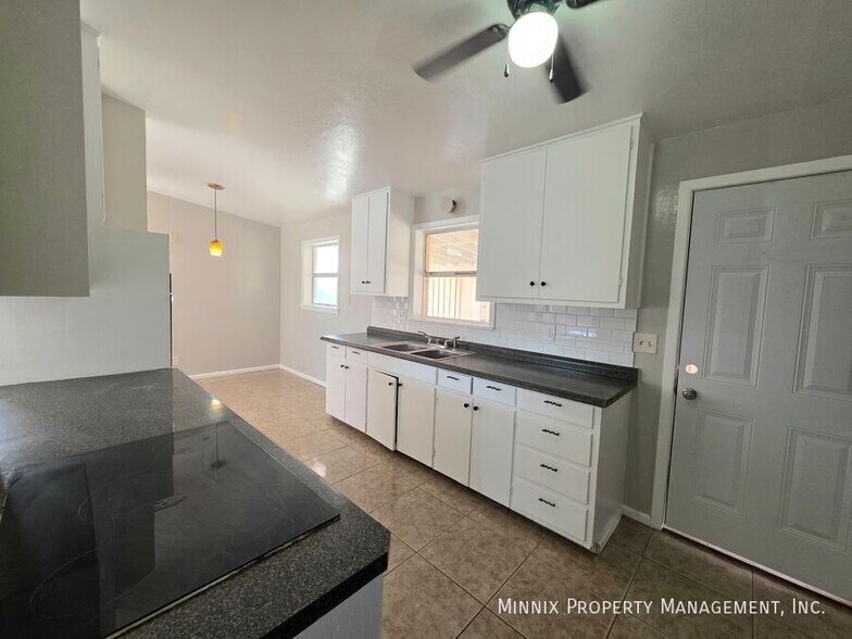 Building Photo - 3202 W Illinois Ave