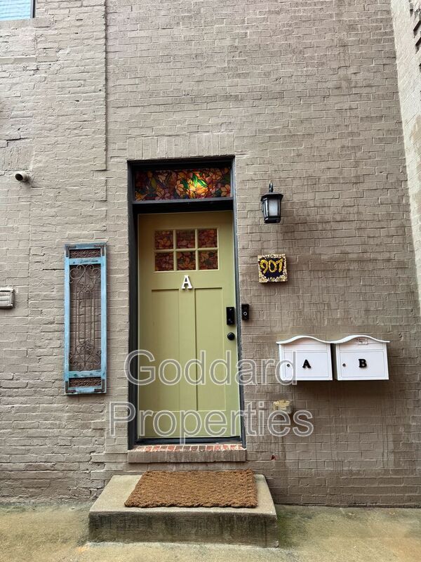 Building Photo - 907 Stiles St