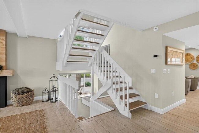 Building Photo - 160 Marina Del Rey Ct