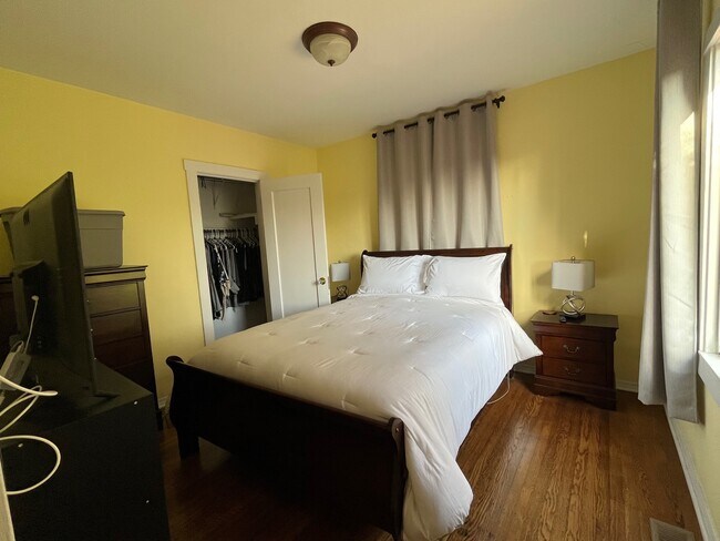 Building Photo - 5636 Jordan Ave