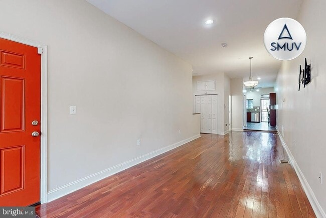 Building Photo - 2225 Brookfield Ave