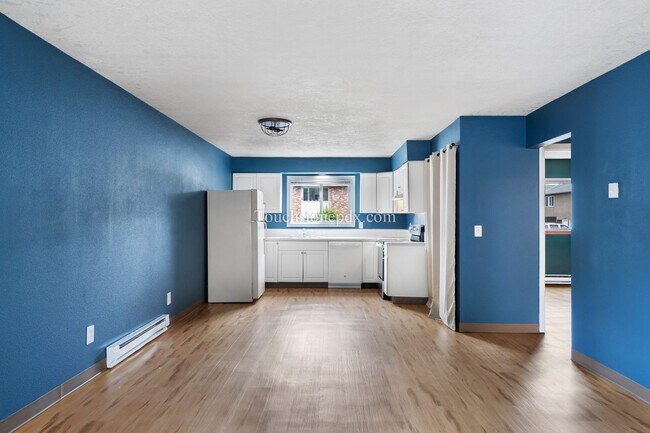 Building Photo - Updated 2 BD | 1 BA in King Arthur Court A...