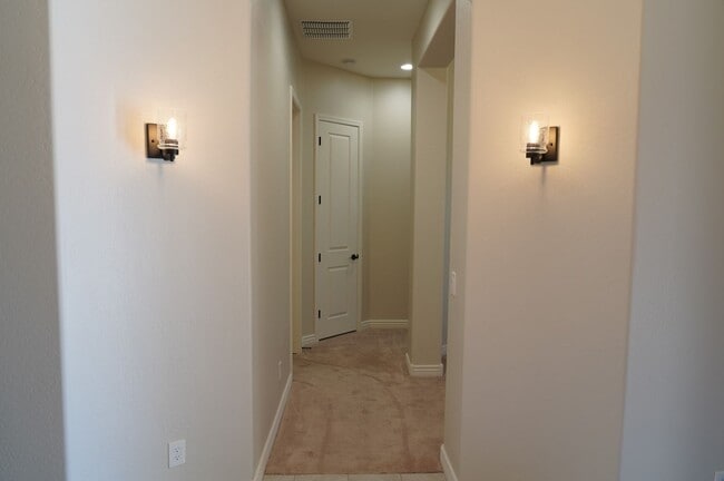 Building Photo - Fetlock