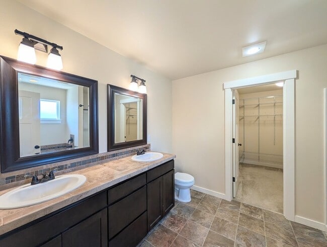 Building Photo - 3Bd/2.5Ba Lynnwood Home
