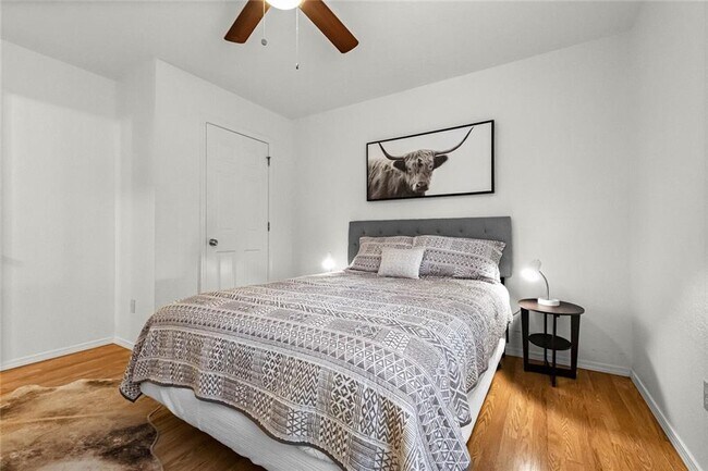 Building Photo - 906 SW Terry Ln