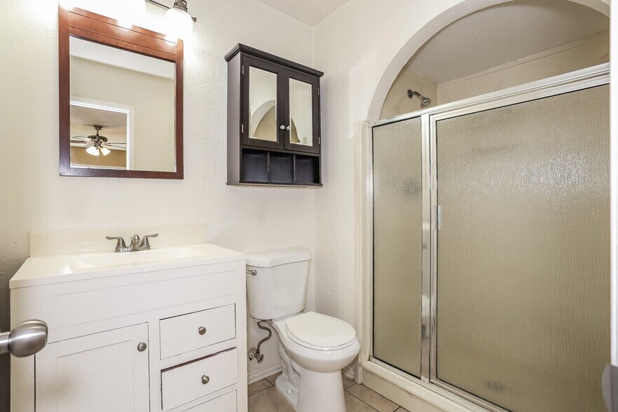 Building Photo - 1913 Sandra Ln