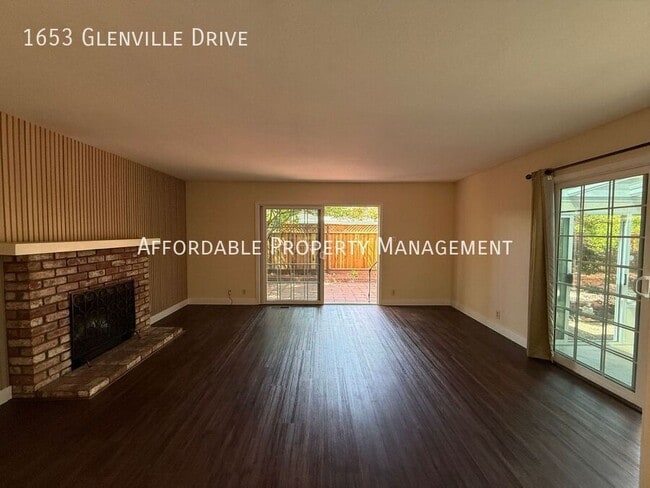 Building Photo - 1653 Glenville Dr