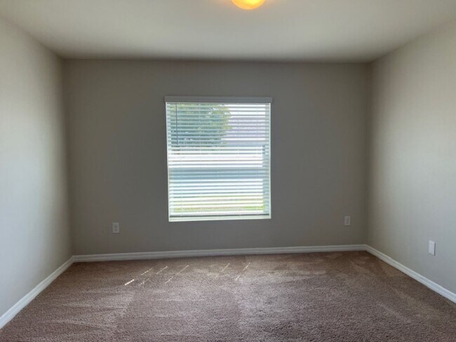 Building Photo - AVAILABLE NOW- 4 Bedroom -2 Bathrooms NE Cape Coral- Gator Circle Area