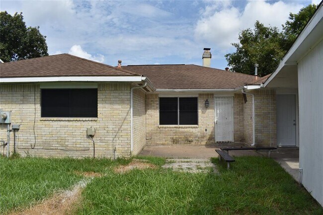 Building Photo - 10427 Huntington Wood Dr
