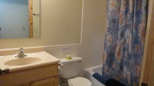 Building Photo - Lauesen Ave.