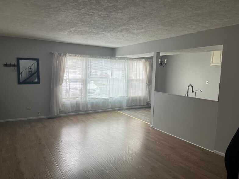 Building Photo - 430 Inverrary Ln