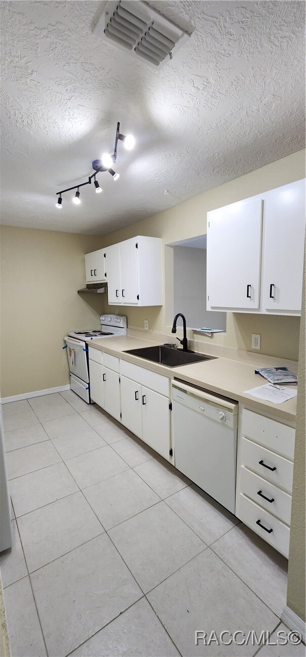 Building Photo - 1164 N Lion Cub Point