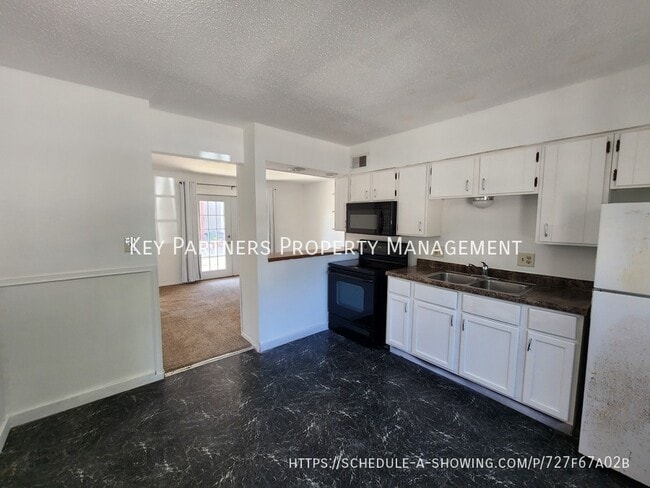 Building Photo - 130 Warner-6