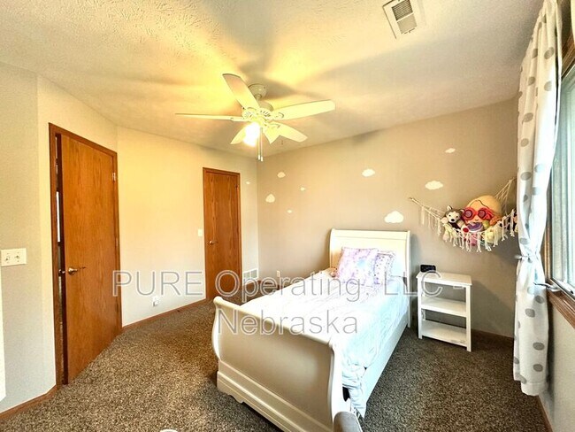 Building Photo - 4909 N 142nd St