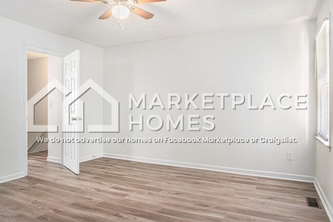 Building Photo - 5279 Oakridge Dr