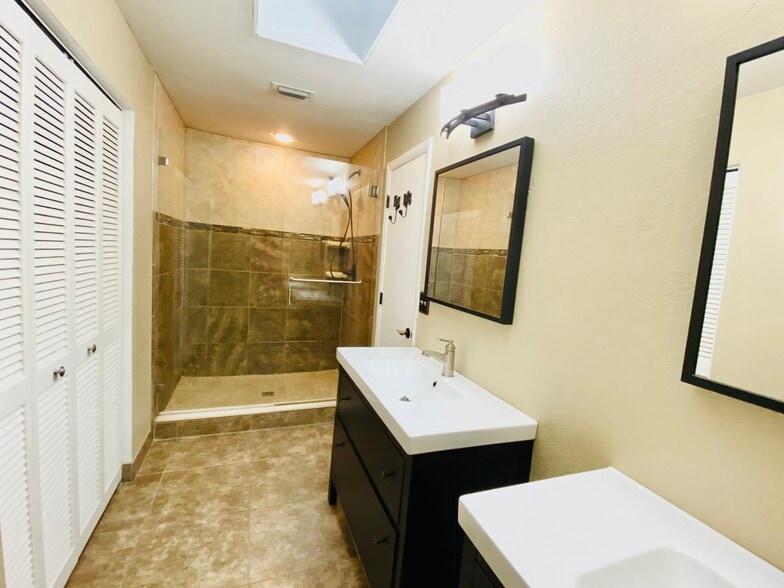 Master bathroom - 13903 LAZY OAK DRIVE