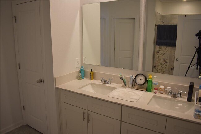 Building Photo - 1406 Deepwater Cir