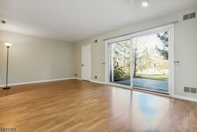 Building Photo - 155 Northfield Rd