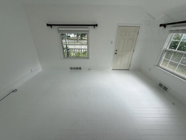 Building Photo - 381 Kerby Rd