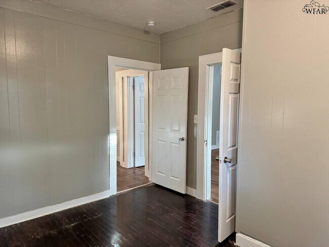 Building Photo - 3008 Cumberland Ave