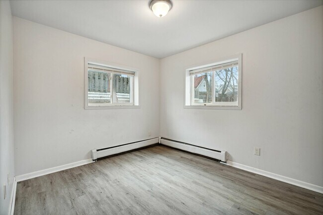 28-Grea-Properties-WindowStill-30 (2) - Walnut Flatz