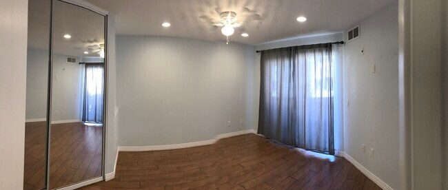 Building Photo - 9725 Mesa Springs Way