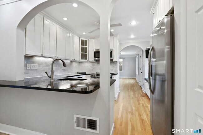 Building Photo - 21 Eunice Ave