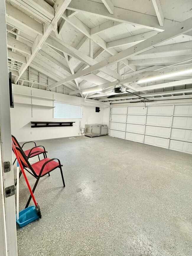 Building Photo - 3 bedroom 1.5 bathroom with amazing views of Morongo Valley