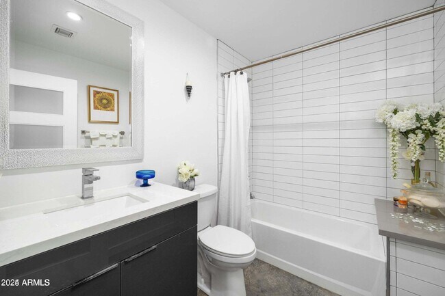 Building Photo - 14025 N 11th Pl