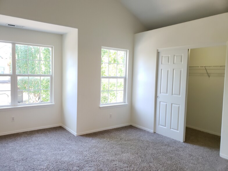 Building Photo - 18579 SW Takena Ct