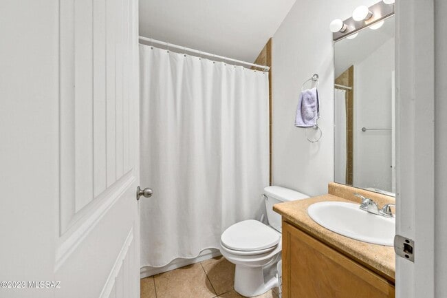 Building Photo - PRELEASE August 2026! West University Home!