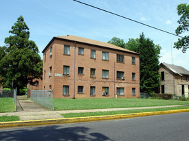 Building Photo - University Gardens