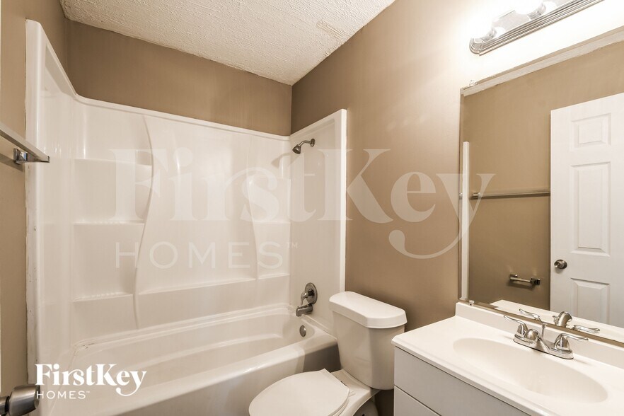 Building Photo - 6 Thornton Abby Rd