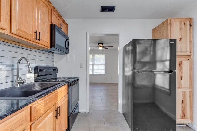 Building Photo - 1613 Hernando Dr