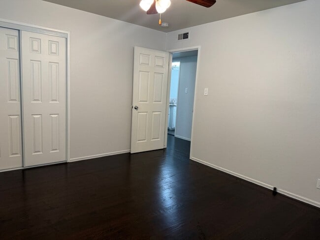 Building Photo - Adorable 3 bedroom 1.5 bath home garden setting