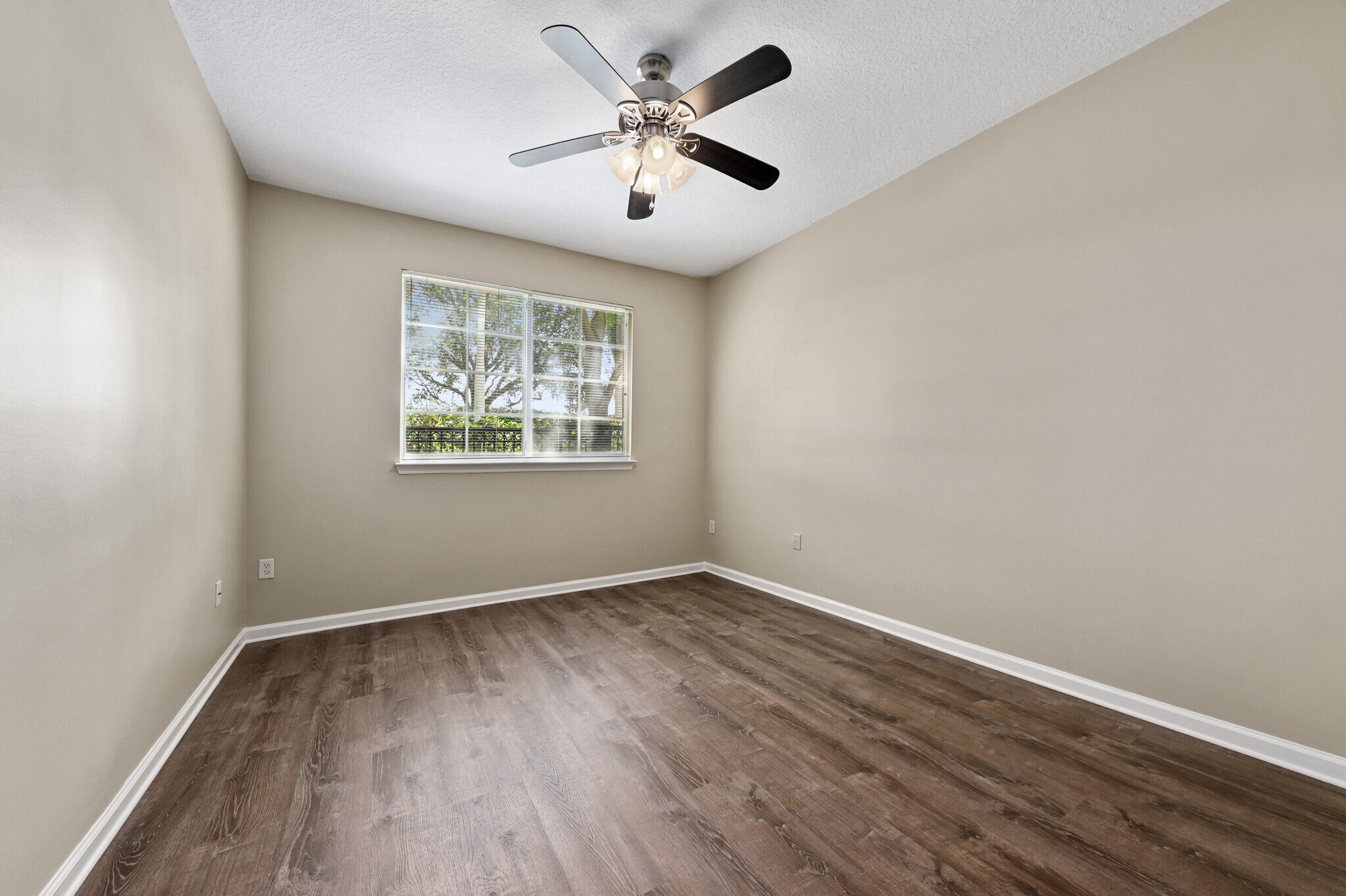 Building Photo - 9905 Baywinds Dr