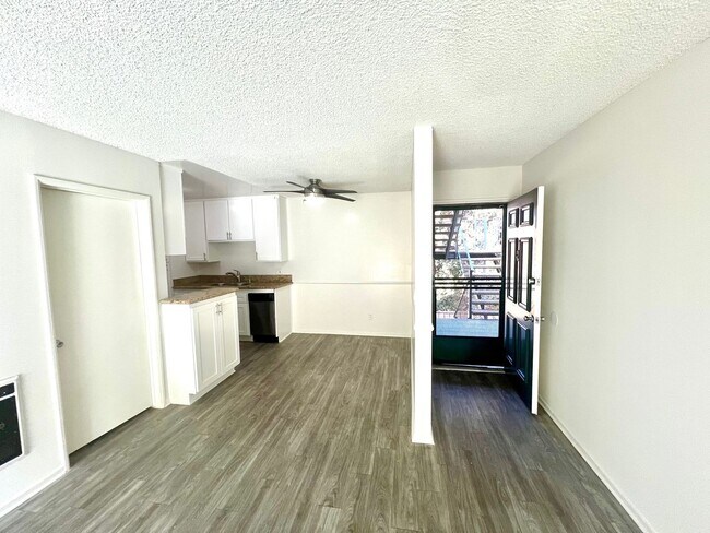 Building Photo - One Bedroom with Pool View - One Month Free!