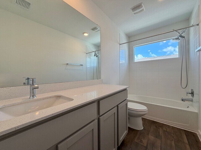 Building Photo - 2901 Louris Ln