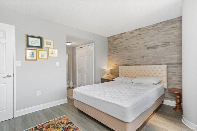 Building Photo - 127 Greyrock Pl
