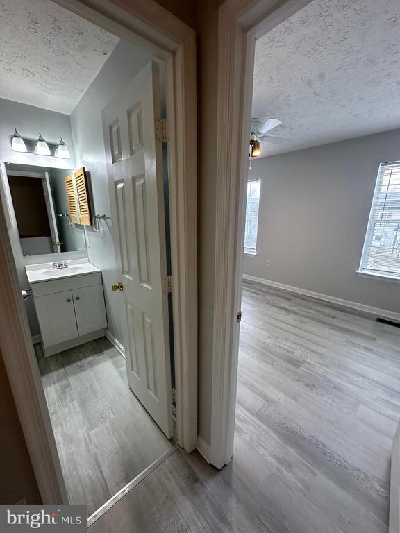 Building Photo - 104 Peridot Pl