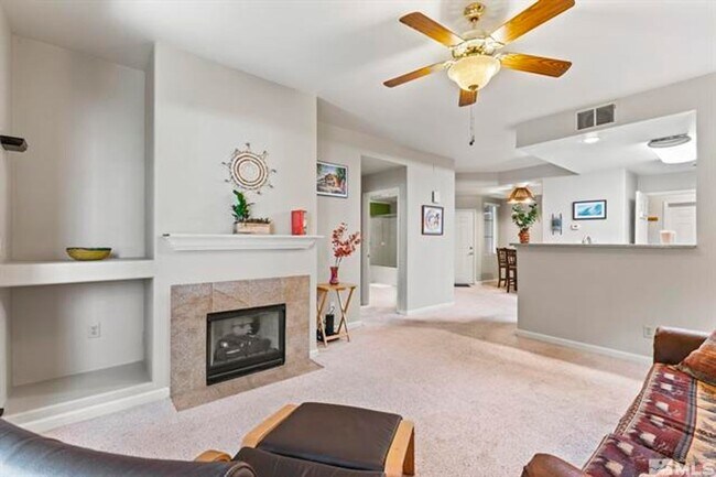 Building Photo - Tanamera 1 bedroom special!