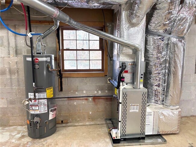 Building Photo - 4359 Parkview Dr