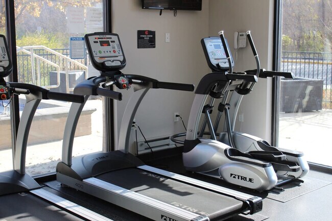 Building Photo - 4415 Lincoln Way