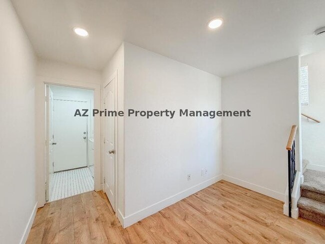 Building Photo - 164 W Commerce Ct