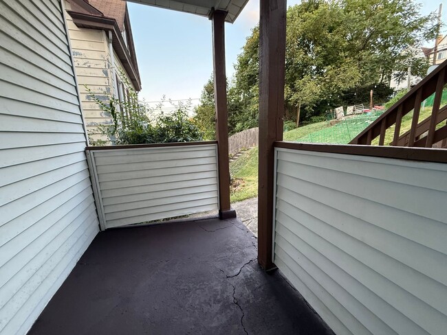 Building Photo - Now showing updated 4BR 1.5 bath house!