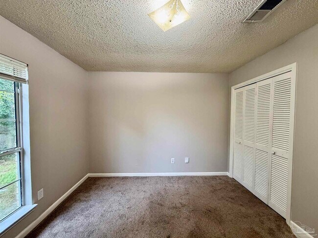 Building Photo - 3228 Santa Rosa Dr