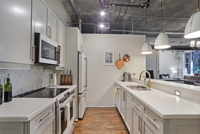 Building Photo - 3235 Roswell Rd NE